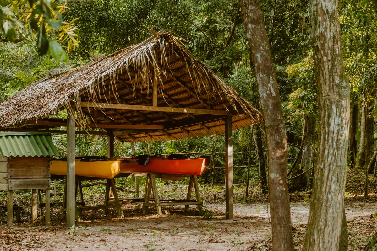 Caiaques no Rio Arapiuns — Villa Arapiuns